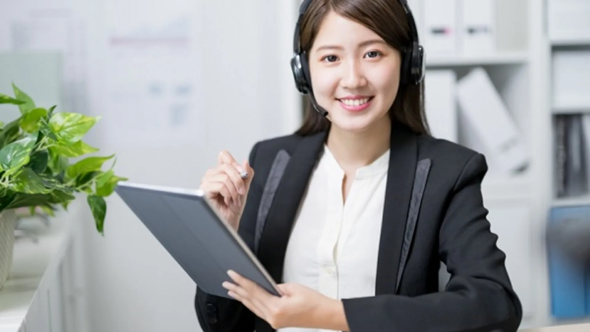 Đội ngũ hỗ trợ khách hàng Jun88 chuyên nghiệp